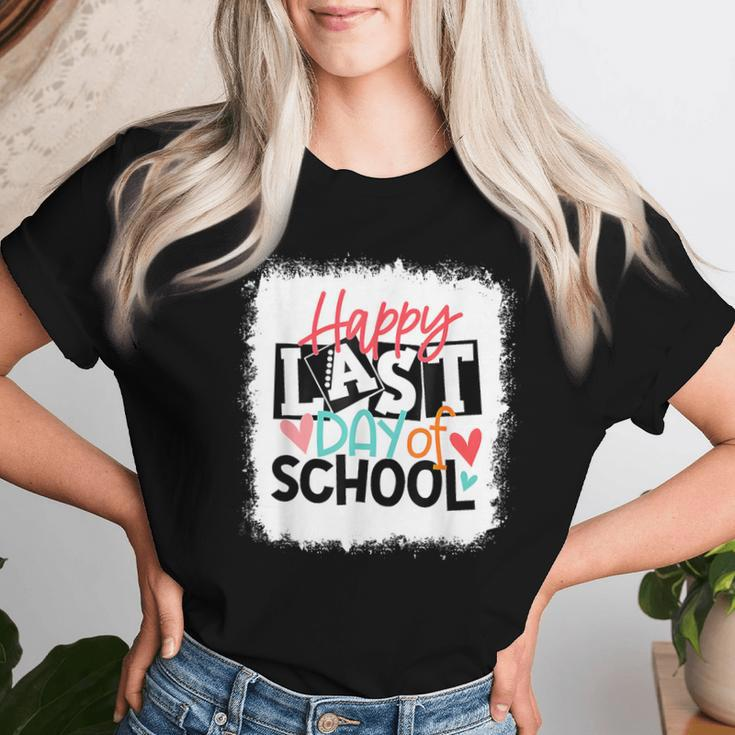 Happy Last Day Of School Teacher Student Graduation Bleached Women T-shirt Gifts for Her