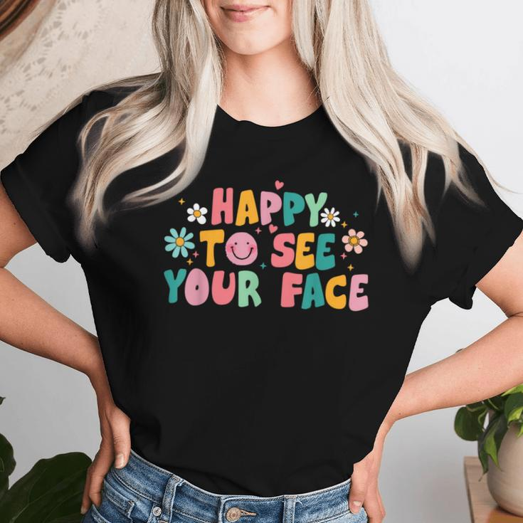 Happy To See Your Face Teacher Smile Daisy Back To School Women T-shirt Gifts for Her