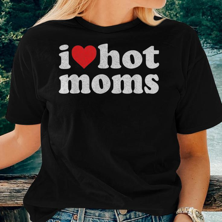 I Heart Hot Moms I Love Hot Moms Distressed Retro Vintage Women T-shirt Gifts for Her
