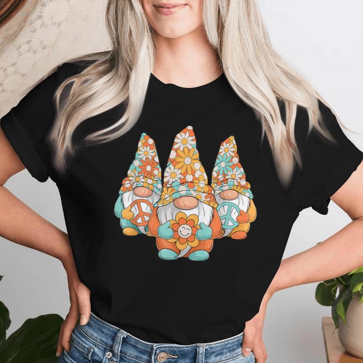 Hippie Gnomes Groovy Flower Peace 60S 70S Retro Gnome Women T-shirt Gifts for Her