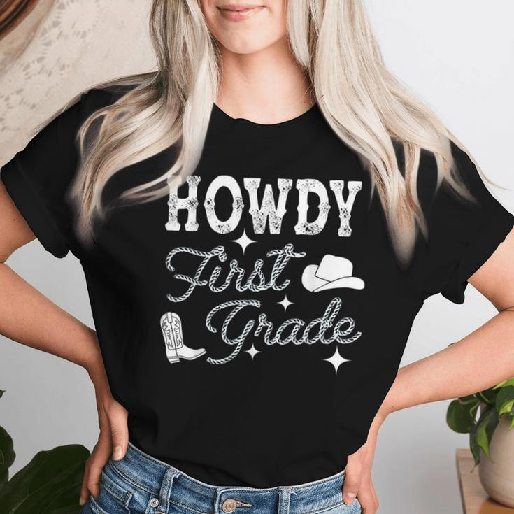 Howdy First Grade Teacher Student Back To School 1St Grade Women T-shirt Gifts for Her