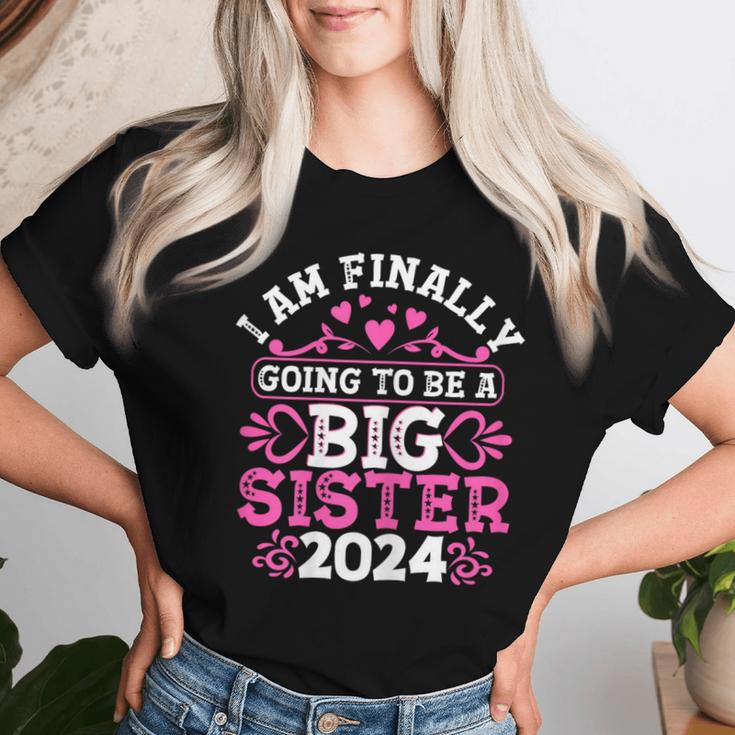 I'm Finally Going To Be A Big Sister 2024 Pregnancy Reveal Women T-shirt Gifts for Her
