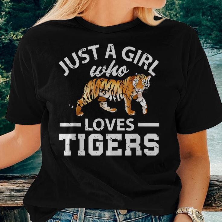 Just A Girl Who Loves Tiger Women T-shirt Gifts for Her