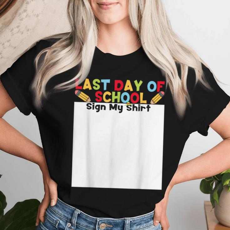 Last Day Of School Sign My Teacher Student 2024 Women T-shirt Gifts for Her
