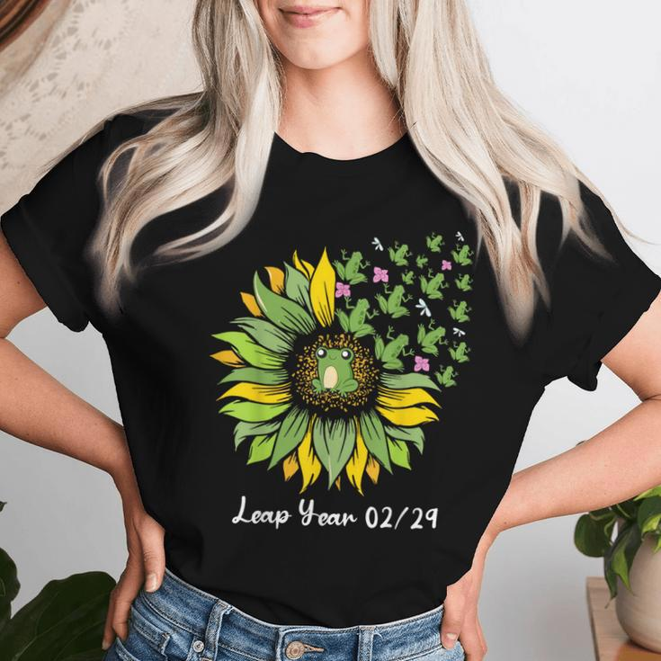 Leap Year Flying Frogs Sunflower Feb 29 2024 Women T-shirt Gifts for Her