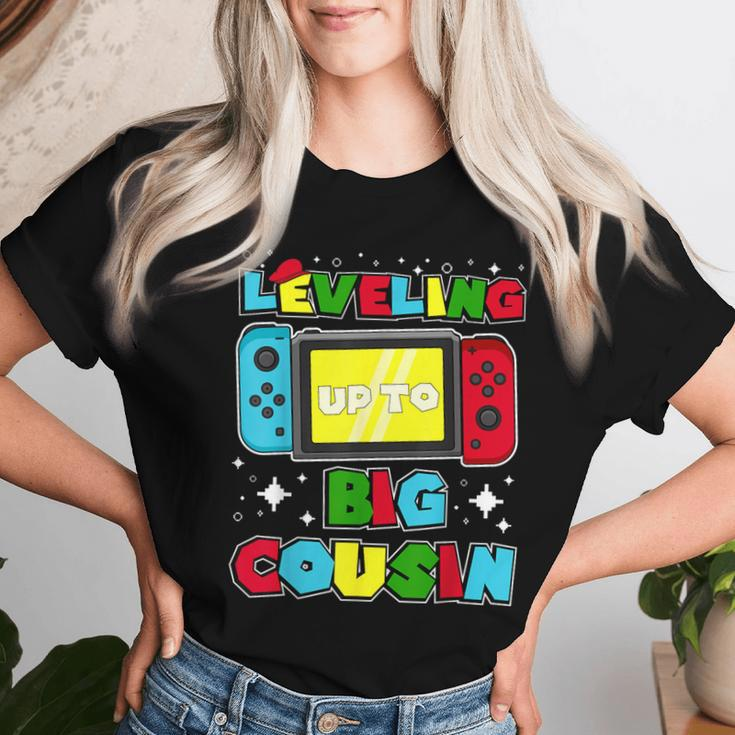 Leveling Up To Big Cousin 2024 Gaming Boys Girls Toddler Women T-shirt Gifts for Her