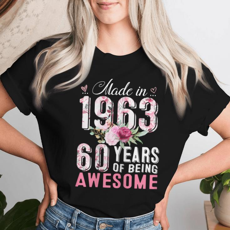 Made In 1963 Floral 60 Year Old Vintage 60Th Birthday Party Women T-shirt Gifts for Her