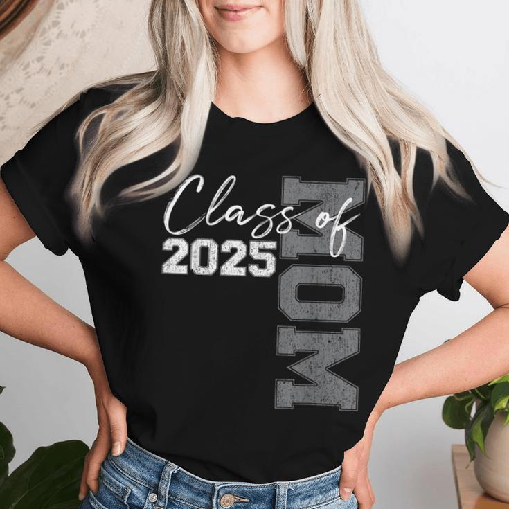 Mom Senior 2025 Proud Mom Of A Class Of 2025 Graduate Mother Women T-shirt Gifts for Her