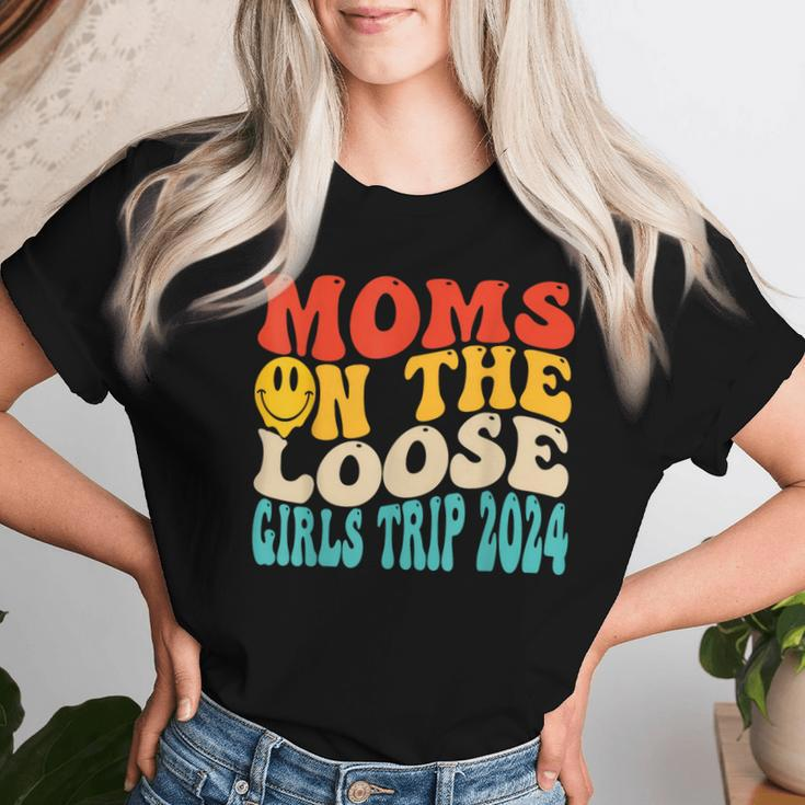 Moms On The Loose Girl's Trip 2024 Family Vacation Women T-shirt Gifts for Her