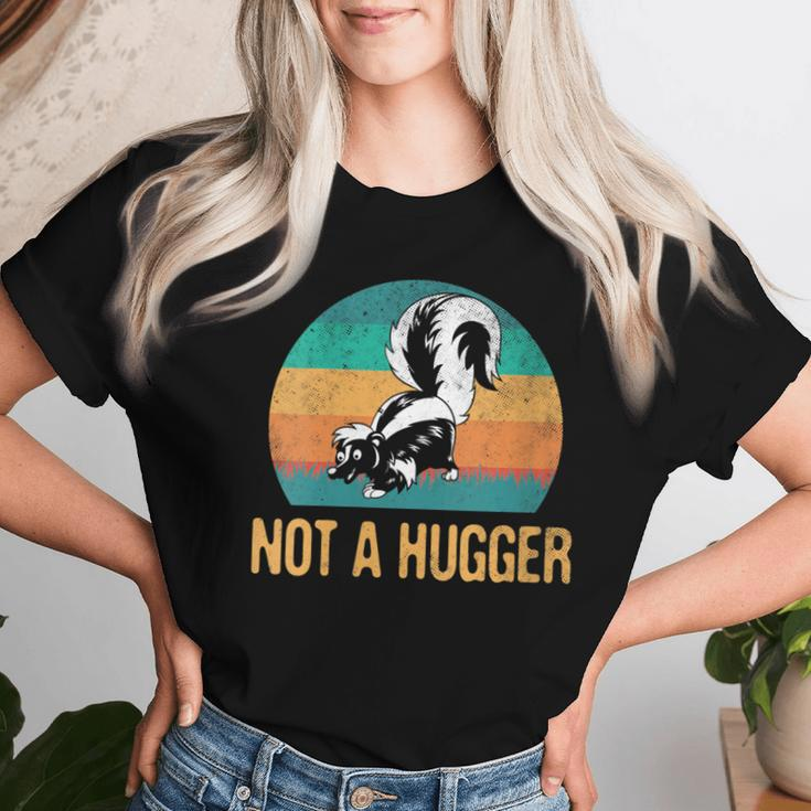 Not A Hugger Skunk Vintage Retro Animal Skunks Women T-shirt Gifts for Her