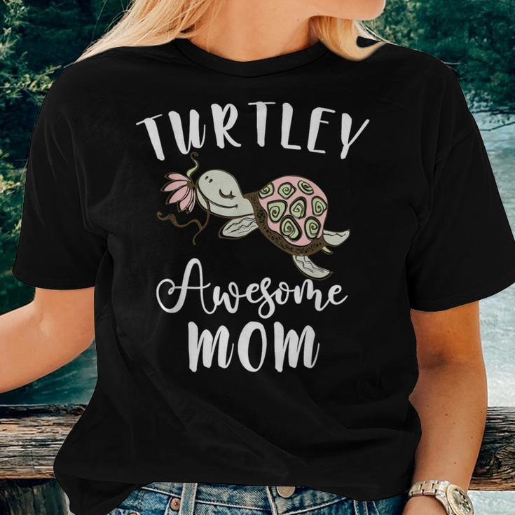 Ocean Animal Lover Mom Idea Turtle Women T-shirt Gifts for Her
