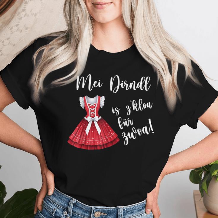 Oktoberfest Mei Dirndl Is Z Kloa For Zwoa Pregnant Women T-shirt Frauen Geschenke für Sie