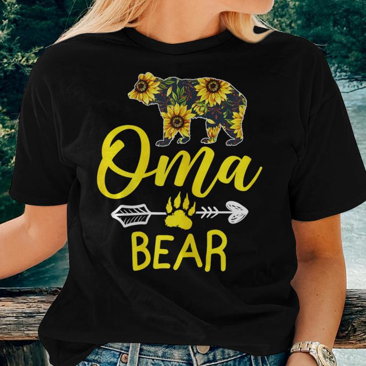 Oma Bear Sunflower Cute Mother's Day Oma Bear Paw Print Women T-shirt Gifts for Her