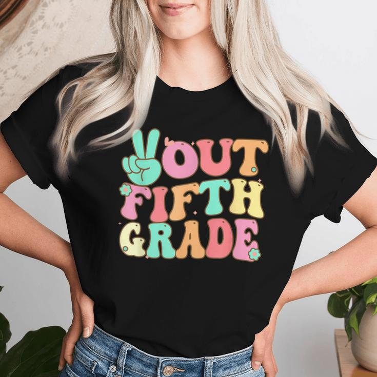 Peace Sign Out Fifth Grade Last Day School 5Th Graduation Women T-shirt Gifts for Her