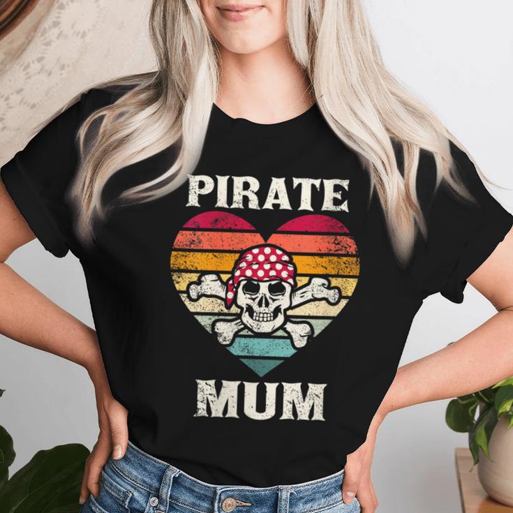 Pirate Mum Heart Vintage Skull Heart Women T-shirt Gifts for Her