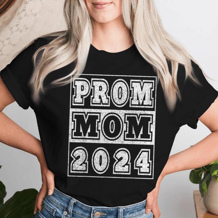 Prom Mom 2024 Fun High School Prom Dance Parent Chaperone Women T-shirt Gifts for Her