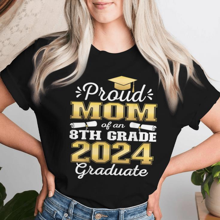 Proud Mom Of 2024 8Th Grade Graduate Family Middle School Women T-shirt Gifts for Her