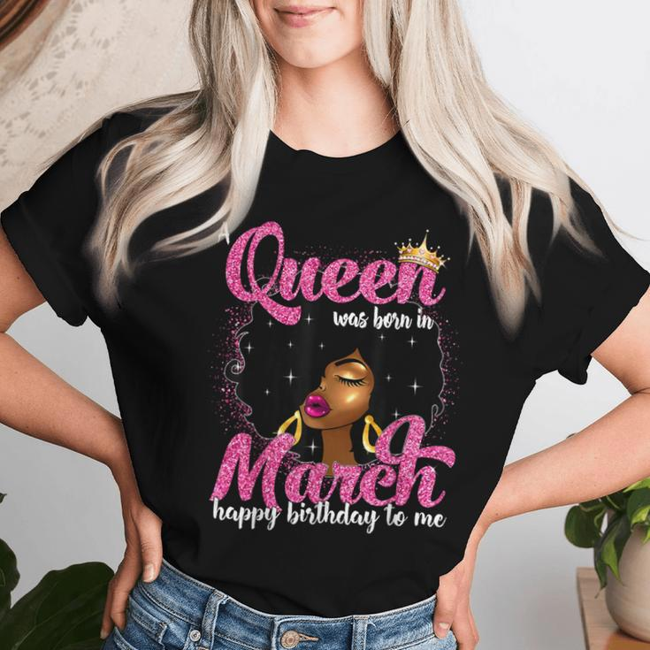 A Queen Was Born In March Birthday Black Afro Girls Women T-shirt Gifts for Her