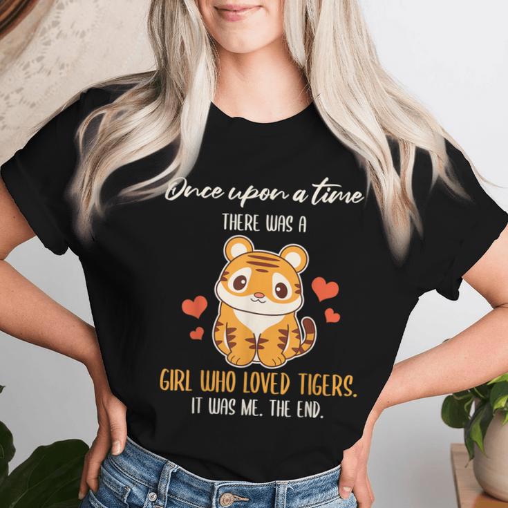 There Was A Girl Who Loved Tigers Wild Animal Zoo Women T-shirt Gifts for Her