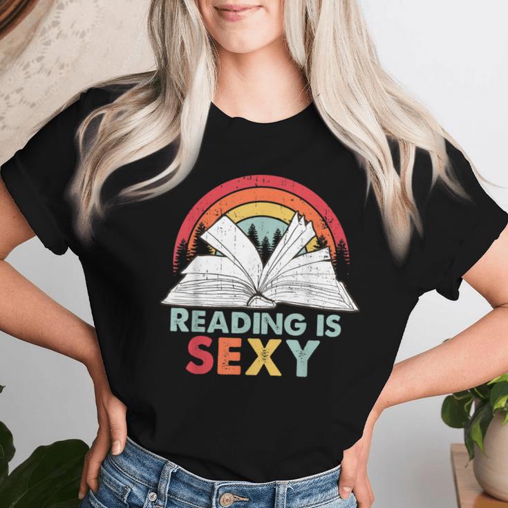 Reading Is Sexy Vintage Flower Book Retro Reader Book Lover Women T-shirt Gifts for Her