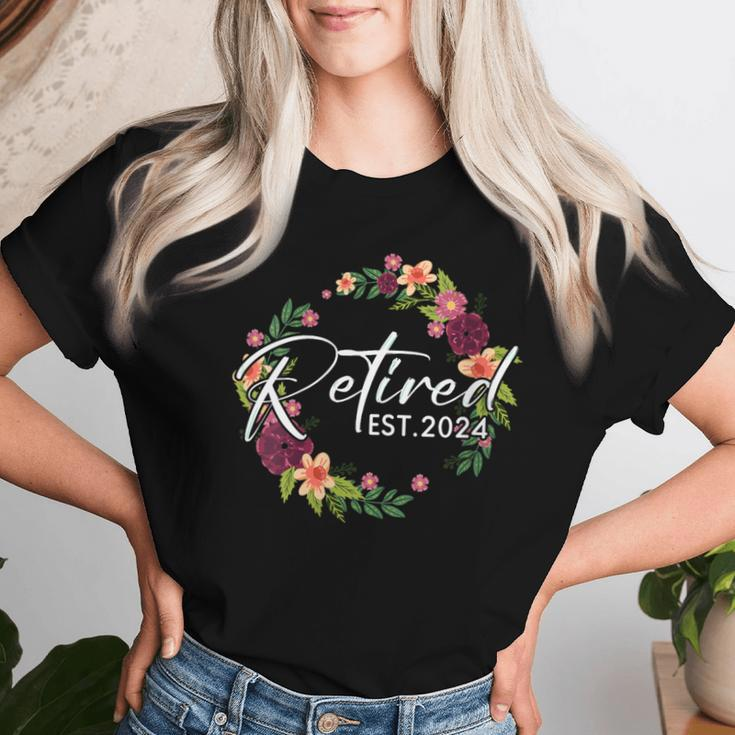Retired 2024 Cute Floral Grandma Retirement Teacher Nurse Women T-shirt Gifts for Her