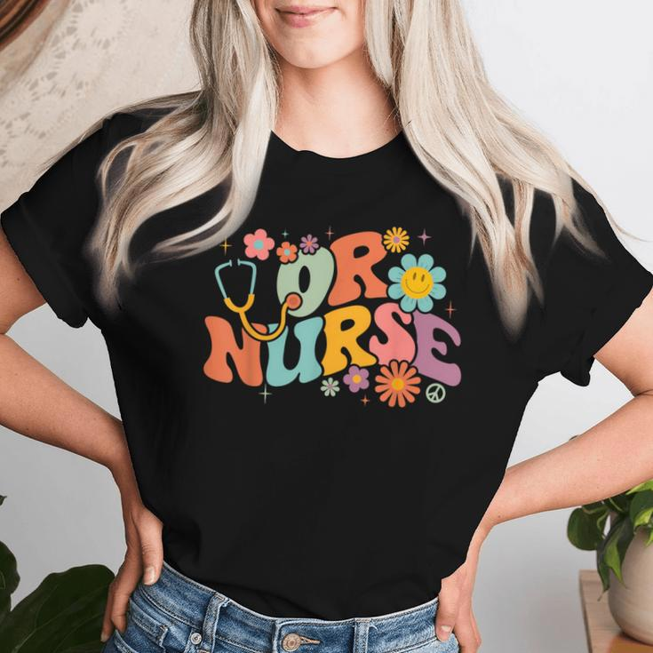Retro Groovy Or Nursing School Medical Operating Room Nurse Women T-shirt Gifts for Her