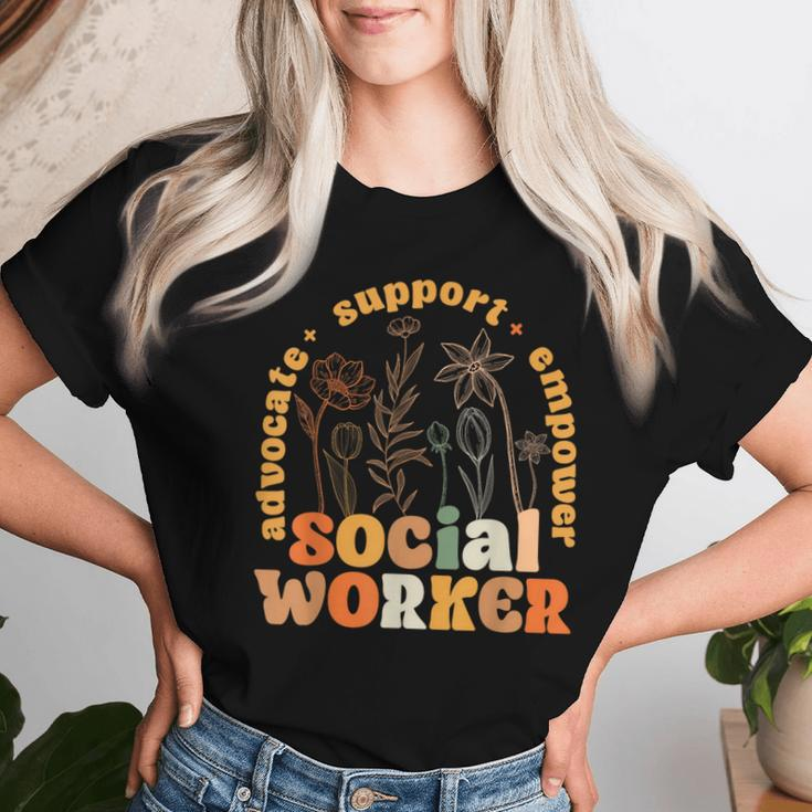 Retro Groovy Social Worker Flower Social Work Month Women T-shirt Gifts for Her