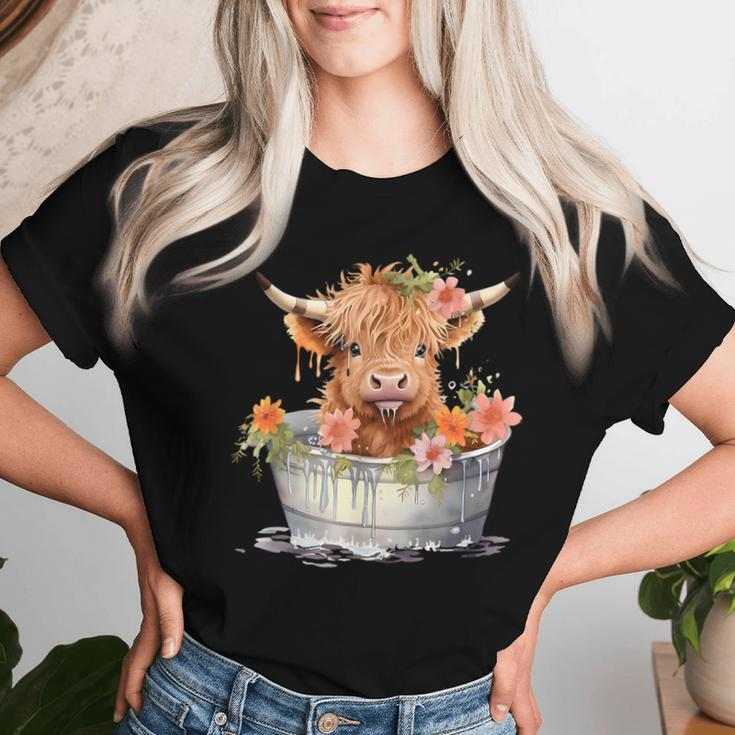 Scottish Baby Highland Cow Cattle Farm Floral Cute Cow Lover Women T-shirt Gifts for Her