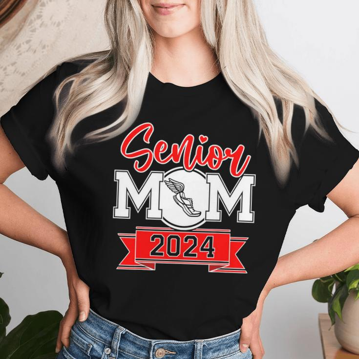 Senior Mom 2024 Track And Field Class Of 2024 Mom Graduation Women T-shirt Gifts for Her