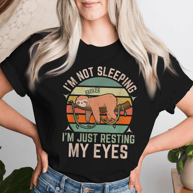 Sloth I'm Not Sleeping I'm Just Resting My Eyes Retro Women T-shirt Gifts for Her