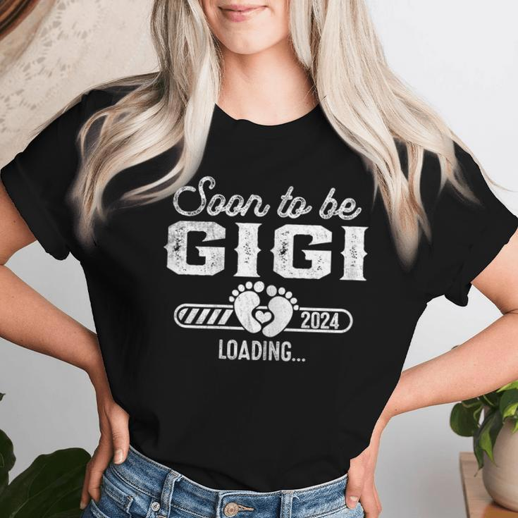 Soon To Be Gigi 2024 Loading Pregnancy Announcement Women T-shirt Gifts for Her