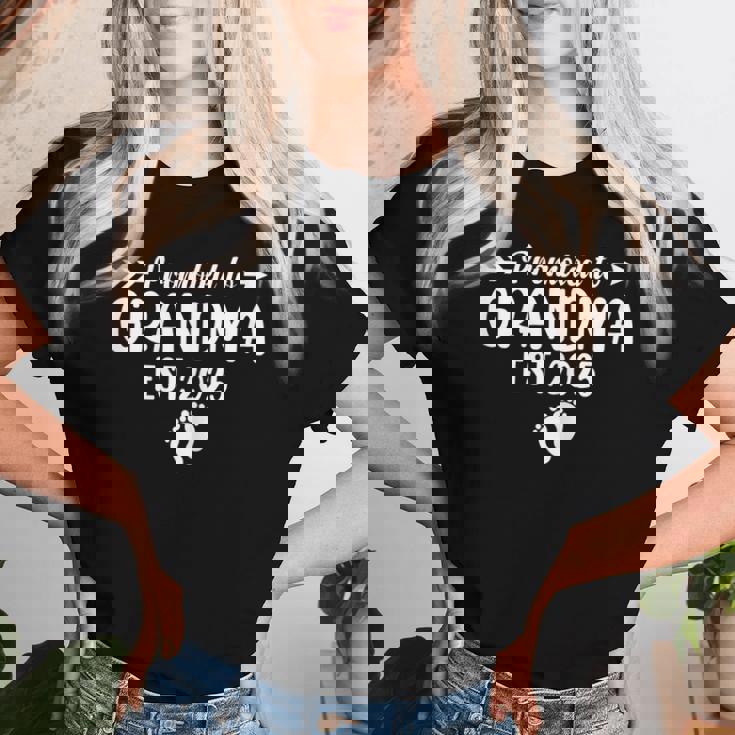 Soon To Be Grandma 2025 Promoted To Grandma Est 2025 Women T-shirt Gifts for Her