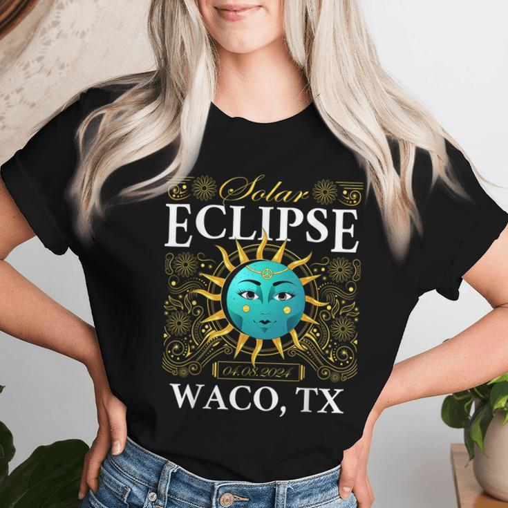 Total Solar Eclipse Waco Tx Texas 2024 Totality Boho Retro Women T-shirt Gifts for Her