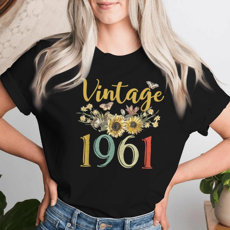 Vintage 1961 Sunflower 63Rd Birthday Awesome Since 1961 Women T-shirt Gifts for Her