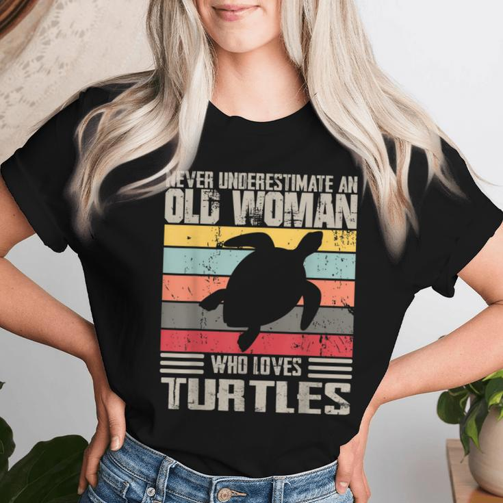 Vintage Never Underestimate An Old Woman Who Loves Turtles Women T-shirt Gifts for Her