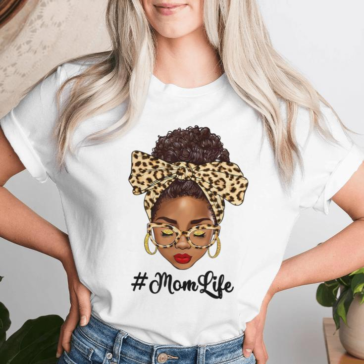 Afro Woman Messy Bun Black Mom Life Mother's Day Women T-shirt Gifts for Her