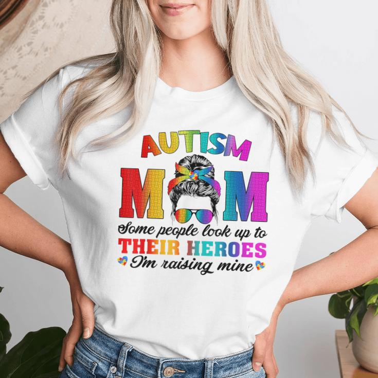Autism Mom Raising Hero Groovy Messy Bun Autism Awareness Women T-shirt Gifts for Her