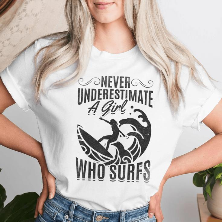 Big Wave Surfing Girls Never Underestimate A Girl Who Surfs Women T-shirt Gifts for Her