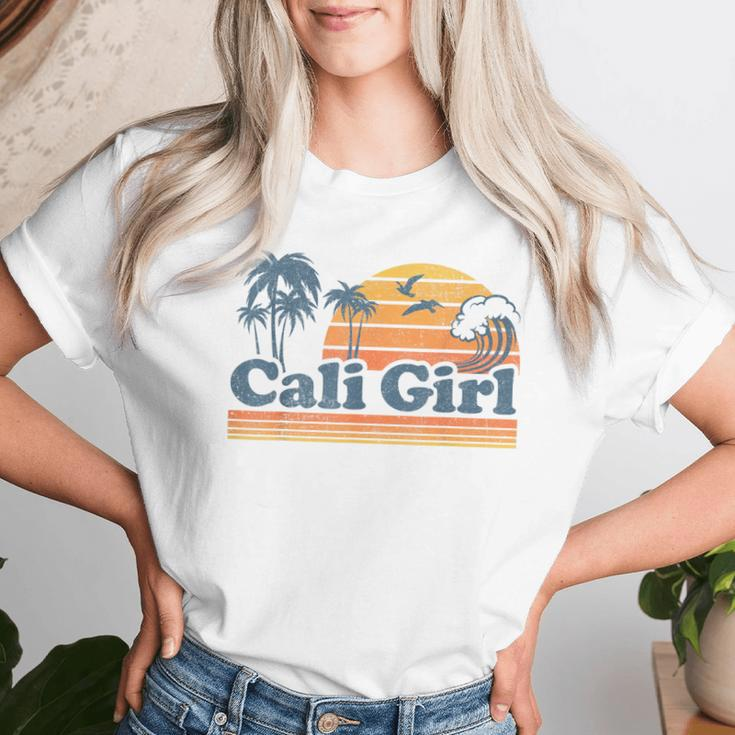 Cali Girl California Beach Summer Vacation Vintage 70S Retro Women T-shirt Gifts for Her