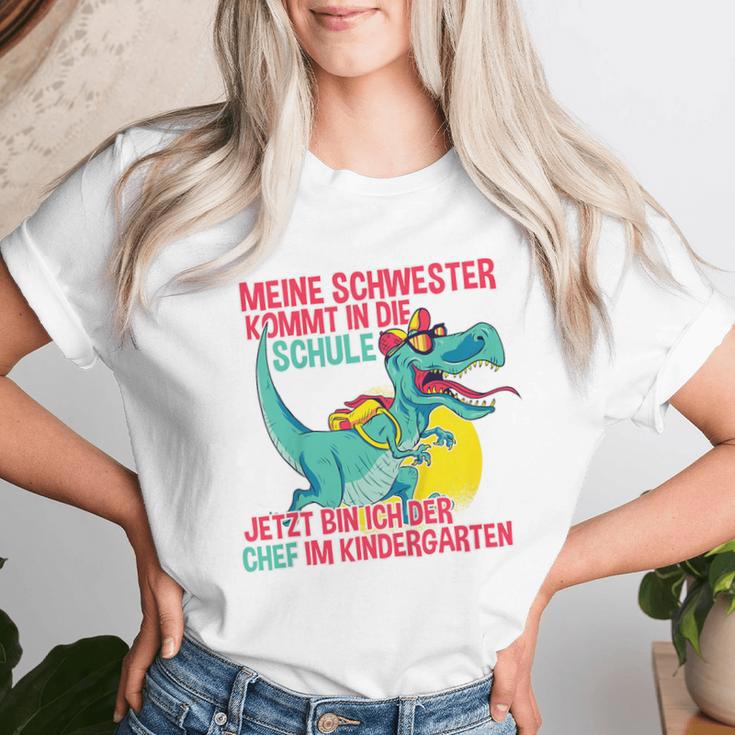 Children's Meine Schwester Kommt In Die Schule Jetzt Bin Ich Der Chef T-shirt Frauen Geschenke für Sie