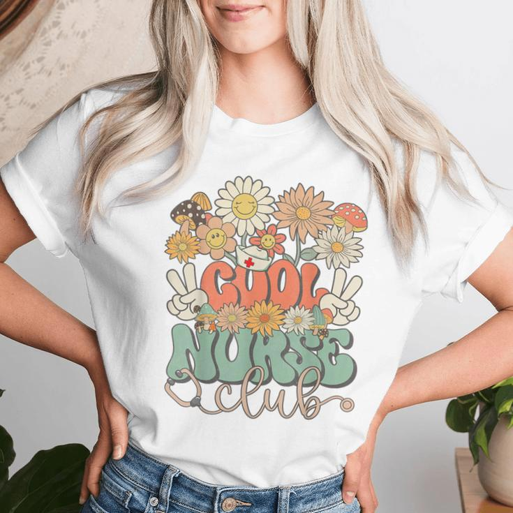 Cool Nurse Club Floral Hippie Groovy Retro Daisy Nurse Women T-shirt Gifts for Her