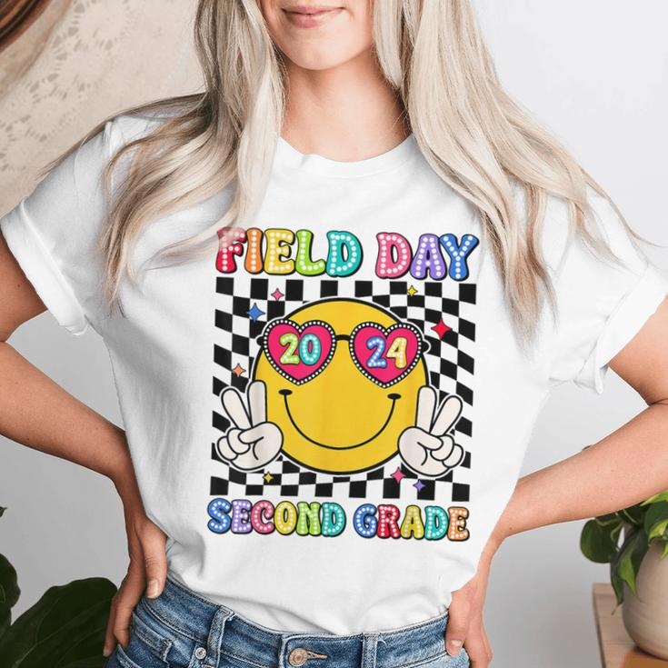 Field Day 2024 Second Grade Fun Day Sunglasses Field Trip Women T-shirt Gifts for Her