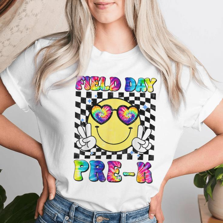 Field Day Pre K Retro Student Teacher Last Day Of School Women T-shirt Gifts for Her