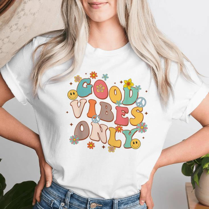 Good Vibes Only Peace Sign Love 60S 70S Retro Groovy Hippie Women T-shirt Gifts for Her