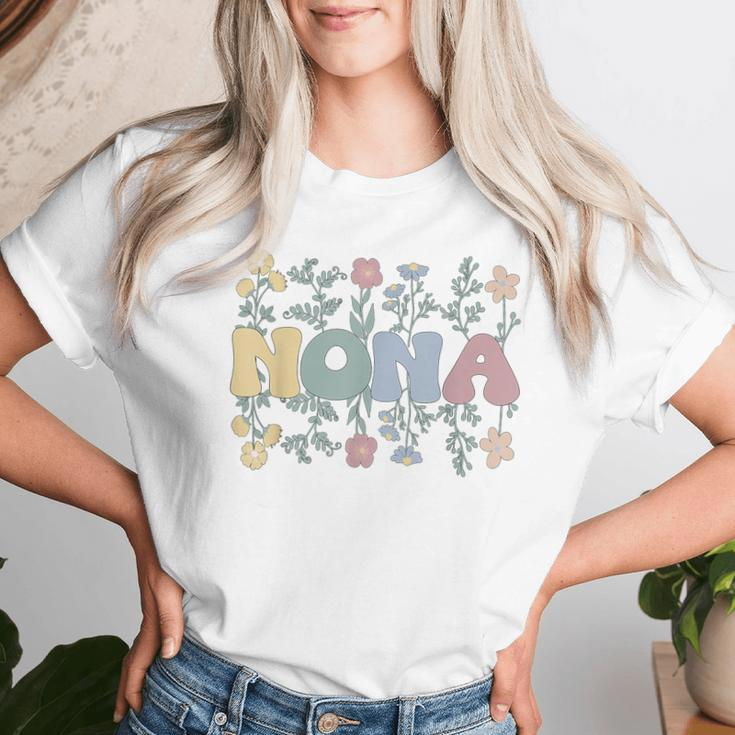 Groovy Nona Grandmother Flowers Nona Grandma Women T-shirt Gifts for Her