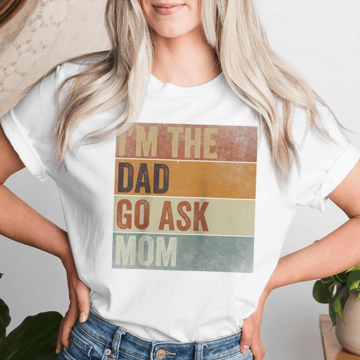 Humor Dad I'm The Dad Go Ask Mom Retro Father's Day Women T-shirt Gifts for Her