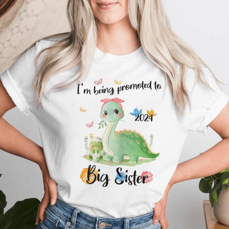 I'm Being Promoted To Big Sister 2024 Women T-shirt Gifts for Her