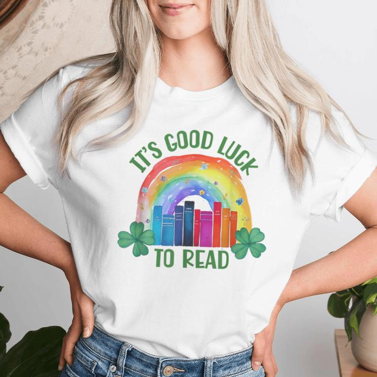 It's Good Luck To Read St Patrick's Day Teacher Librarian Women T-shirt Gifts for Her