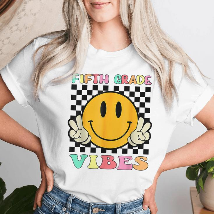 Last Day Of School Fifth Grade Vibes 5Th Grade Retro Women T-shirt Gifts for Her