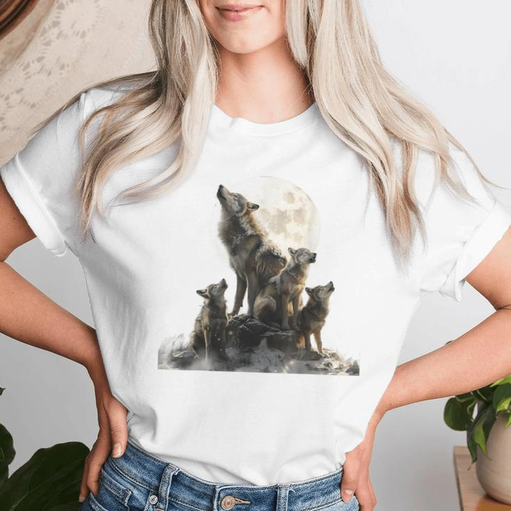 Mommy Wolf Howling At Moon Graphic Wolf Lovers Mother's Day Women T-shirt Gifts for Her